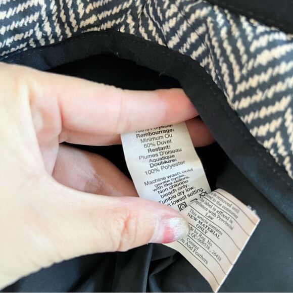 J. CREW Factory Women Black Chevron Quilted Lined Vest Full Zip Pockets Size XSS - Picture 5 of 5